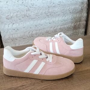 NWOT Paco Gil Pink & White  Faux Suede Sneakers, Womens 9.5, Gum Sole, Trendy
